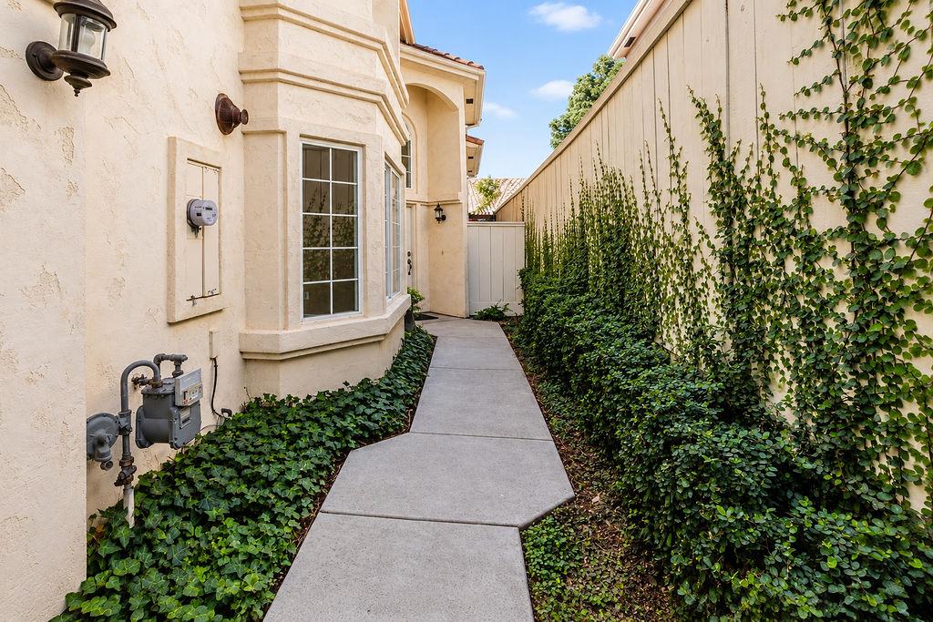 1500 Scenic Dr #2, Modesto, CA 95355