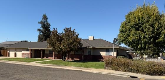 1300 Pleasanton Pl, Oakdale, CA 95361