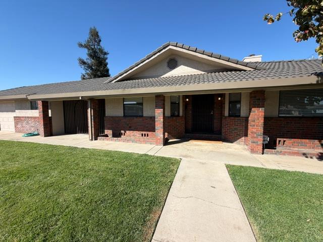 1300 Pleasanton Pl, Oakdale, CA 95361