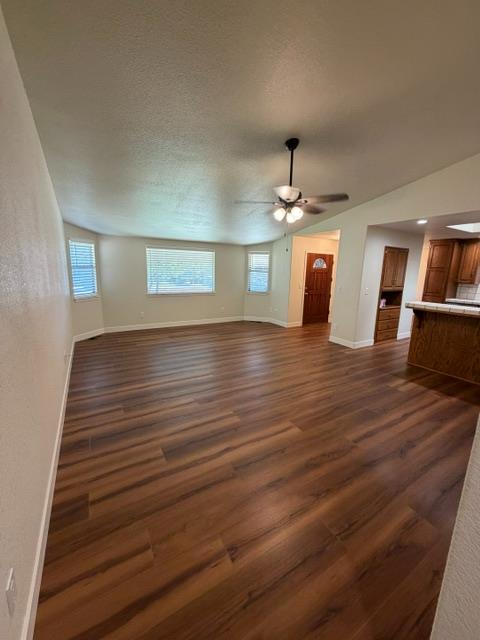 1300 Pleasanton Pl, Oakdale, CA 95361