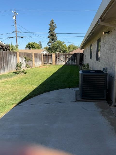 1300 Pleasanton Pl, Oakdale, CA 95361