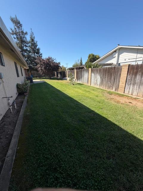 1300 Pleasanton Pl, Oakdale, CA 95361