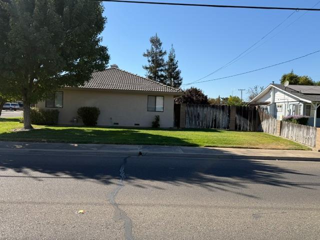 1300 Pleasanton Pl, Oakdale, CA 95361