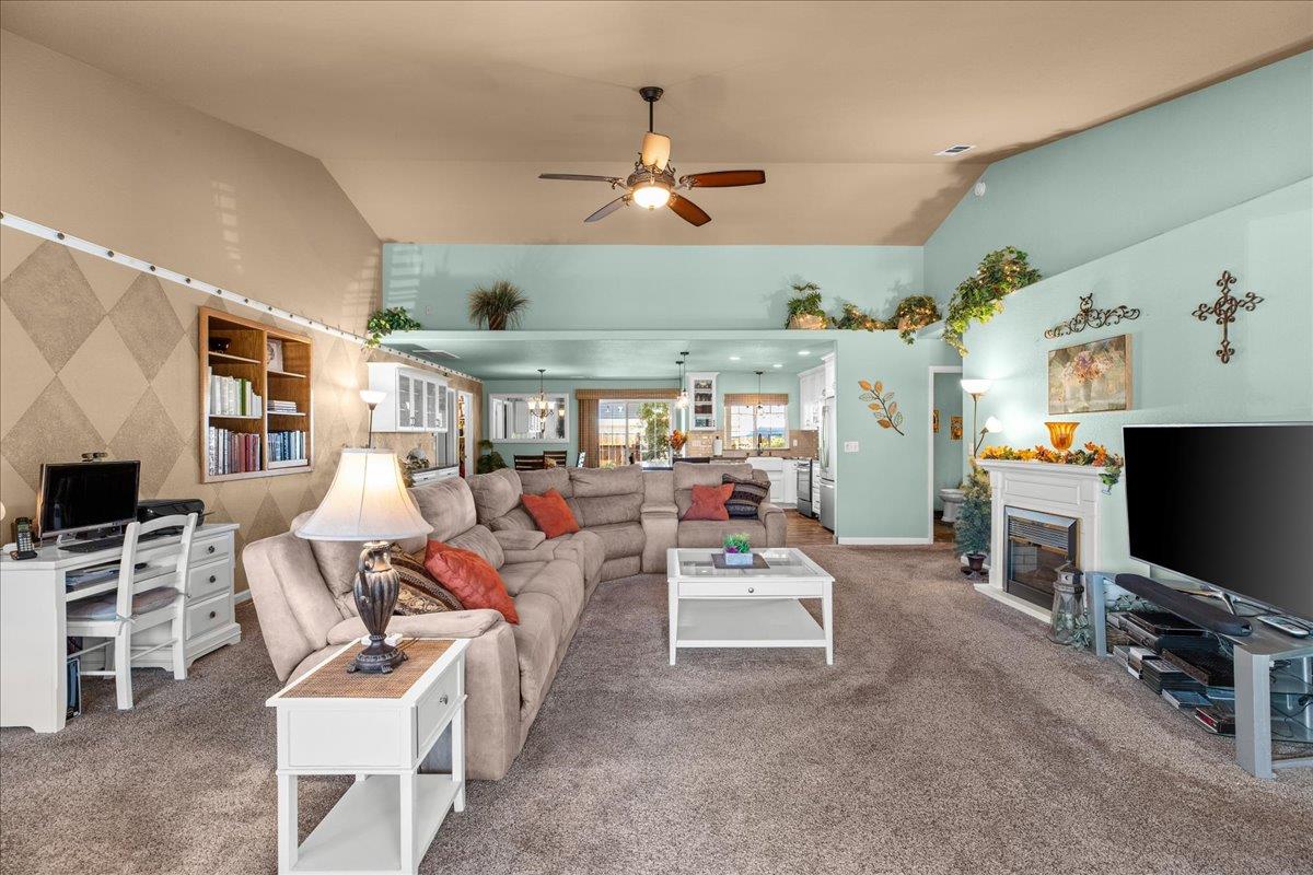 1084 Eastburg Ct, Ripon, CA 95366