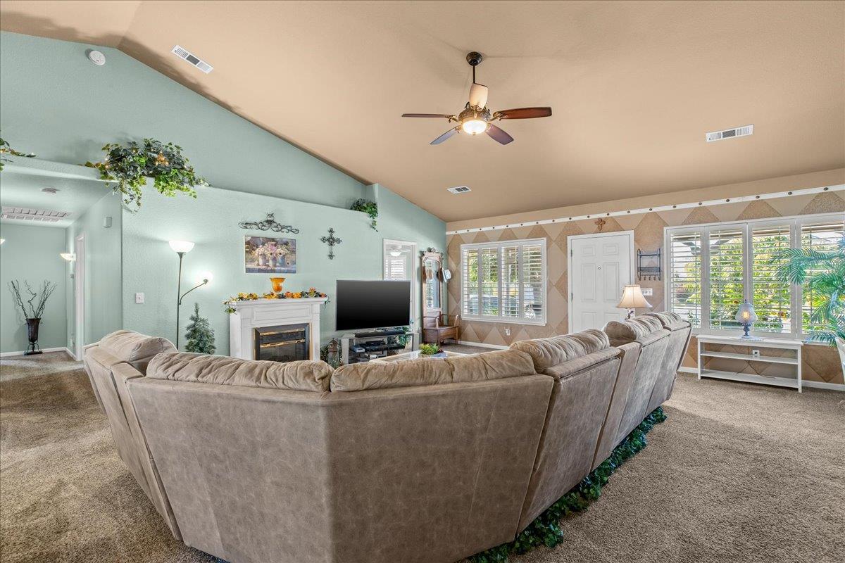 1084 Eastburg Ct, Ripon, CA 95366