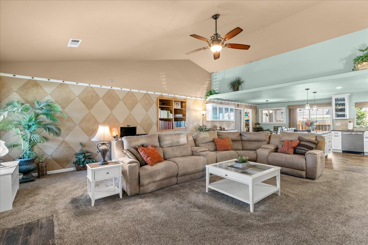 1084 Eastburg Ct, Ripon, CA 95366