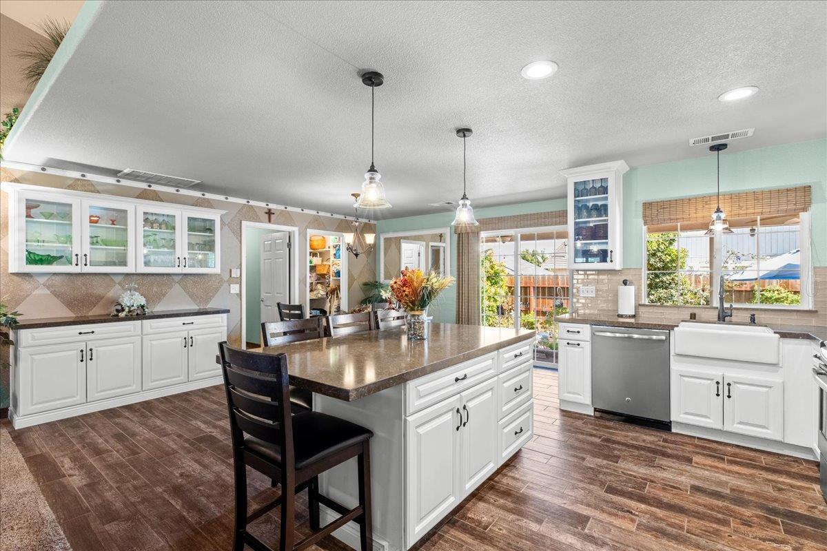 1084 Eastburg Ct, Ripon, CA 95366