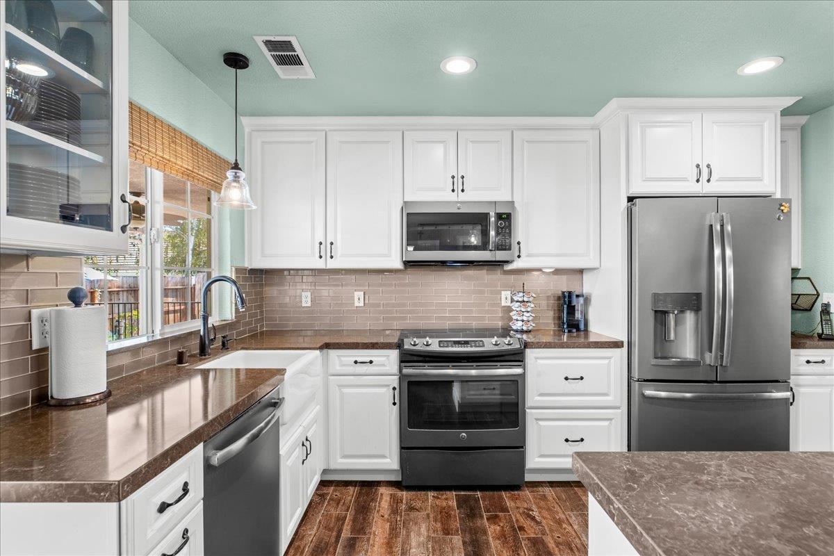 1084 Eastburg Ct, Ripon, CA 95366