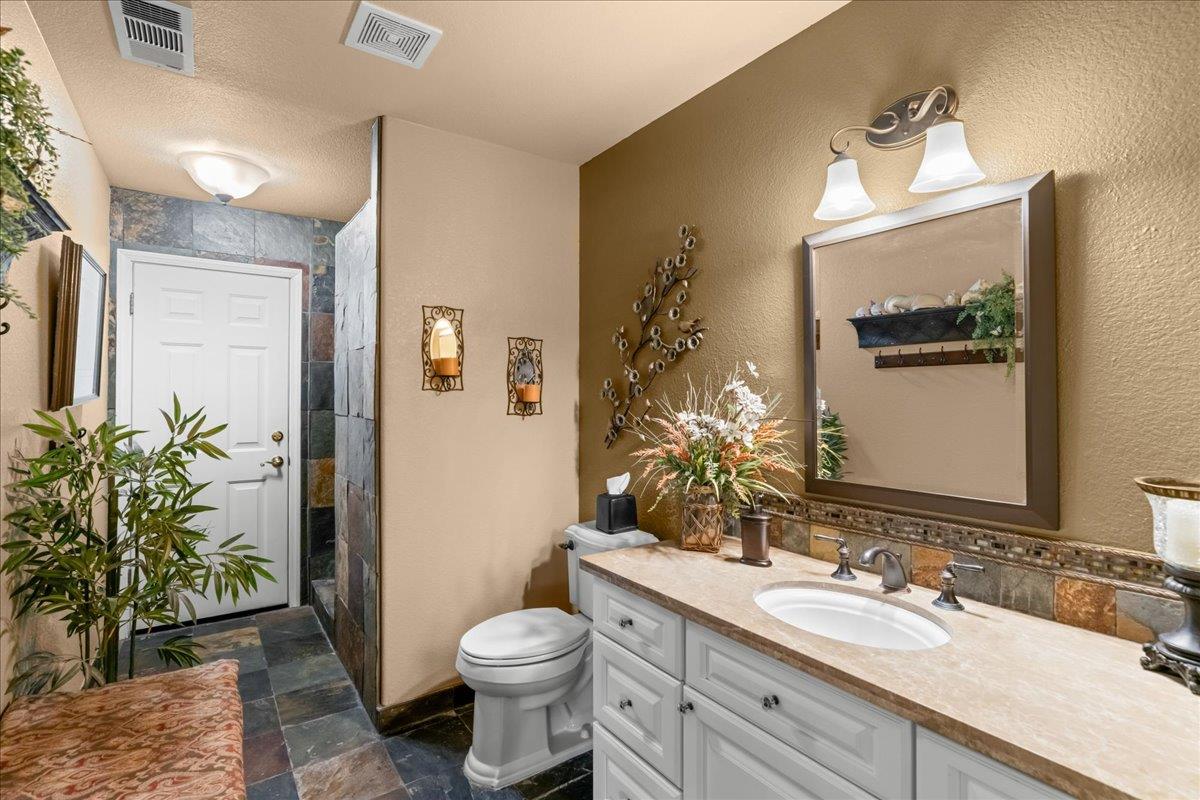 1084 Eastburg Ct, Ripon, CA 95366