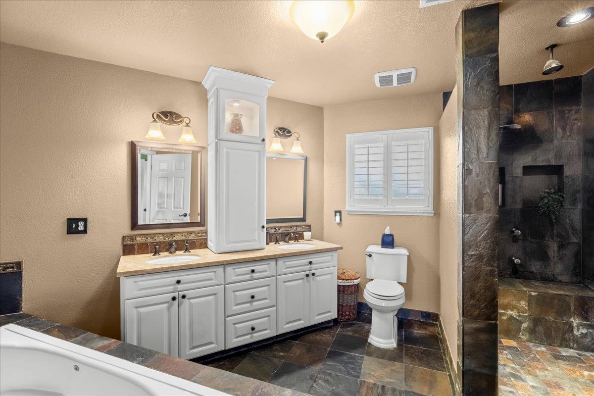 1084 Eastburg Ct, Ripon, CA 95366