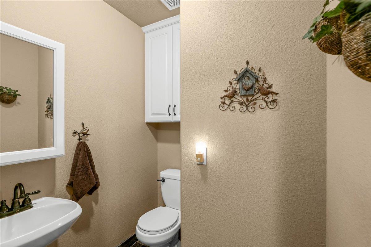 1084 Eastburg Ct, Ripon, CA 95366