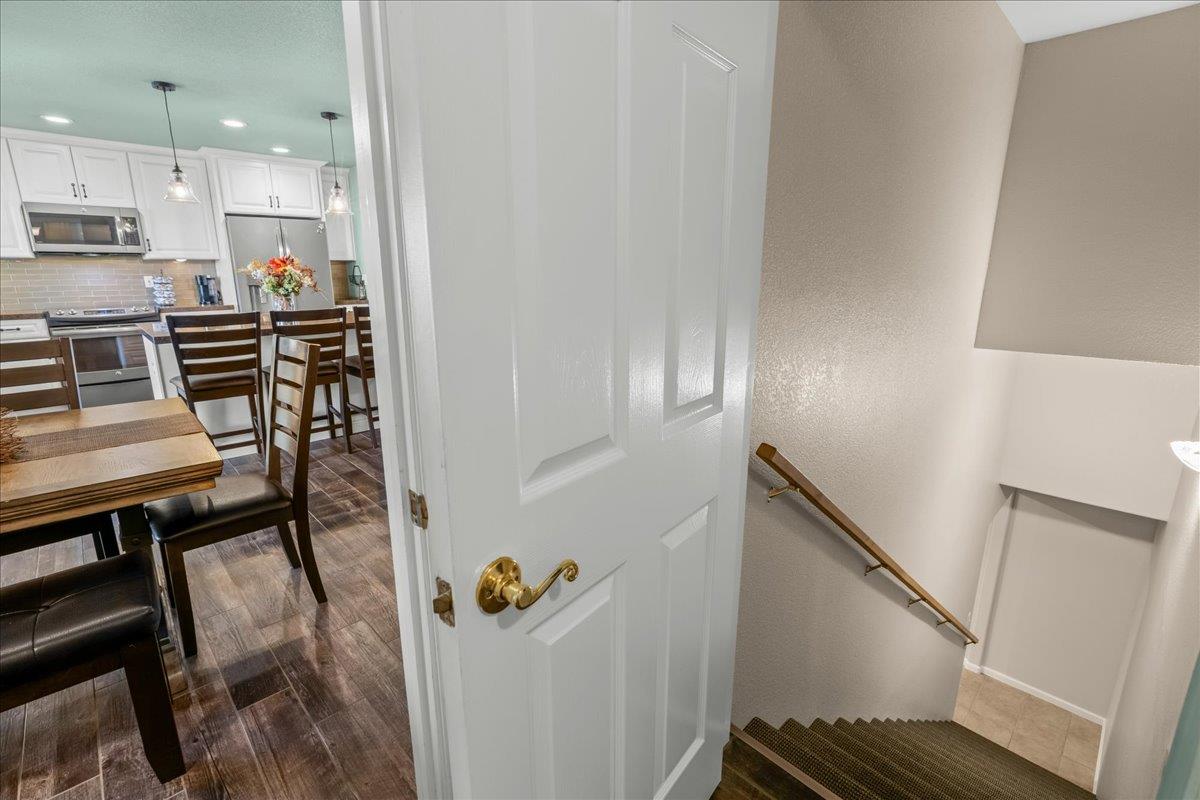 1084 Eastburg Ct, Ripon, CA 95366