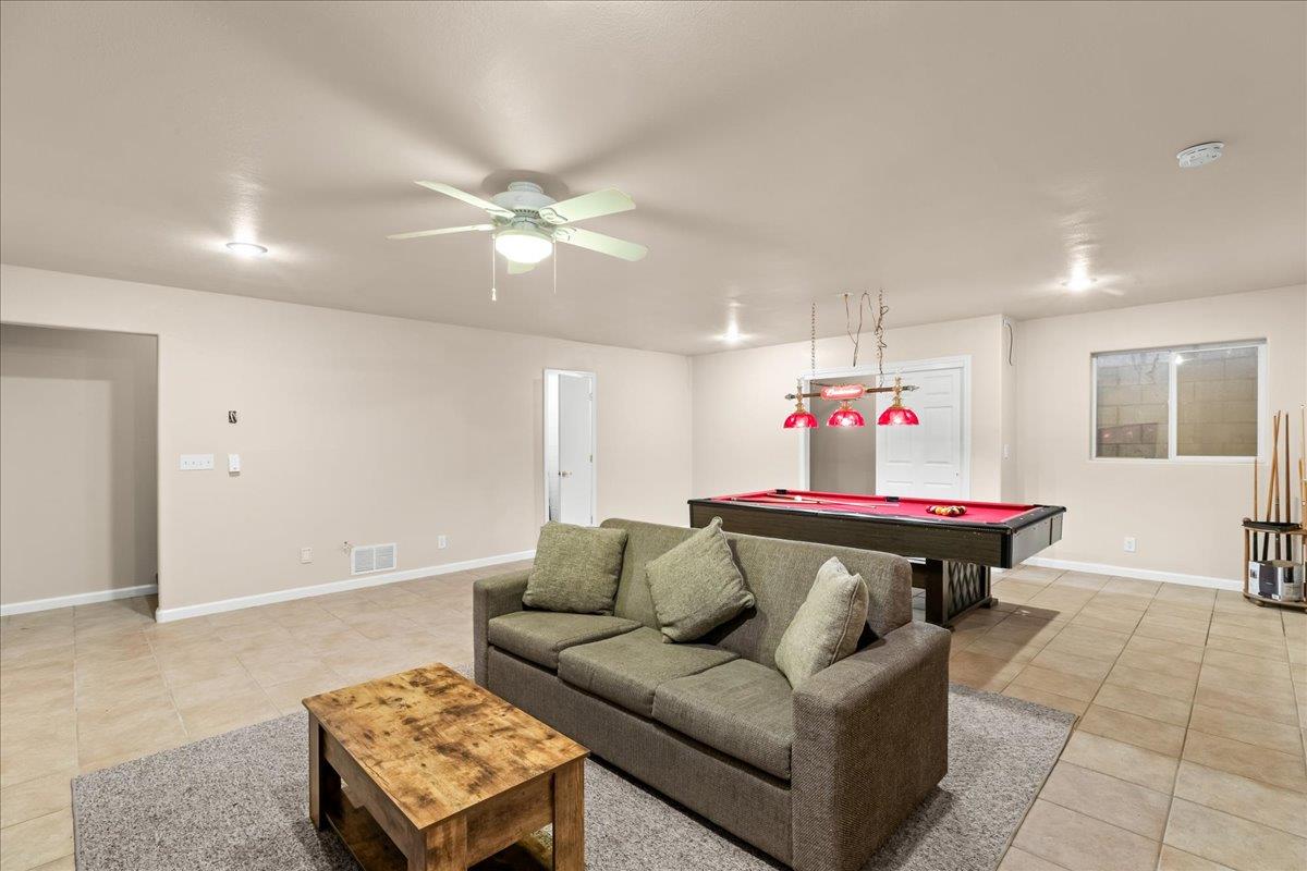 1084 Eastburg Ct, Ripon, CA 95366