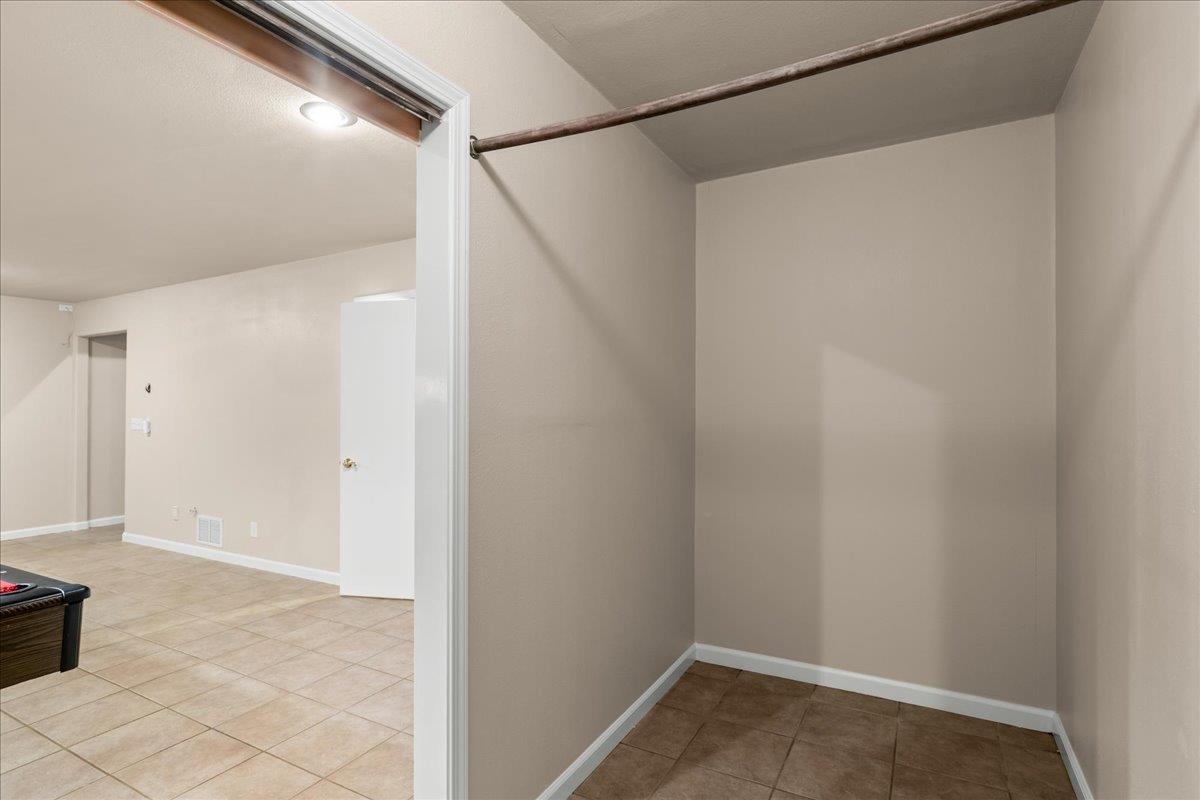 1084 Eastburg Ct, Ripon, CA 95366