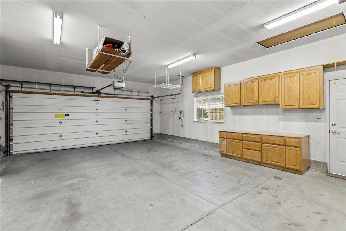 1084 Eastburg Ct, Ripon, CA 95366