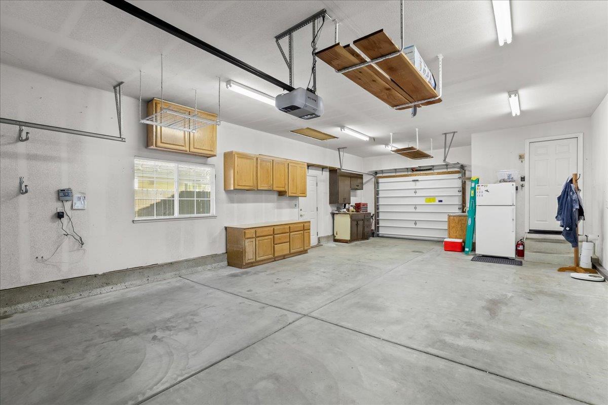 1084 Eastburg Ct, Ripon, CA 95366