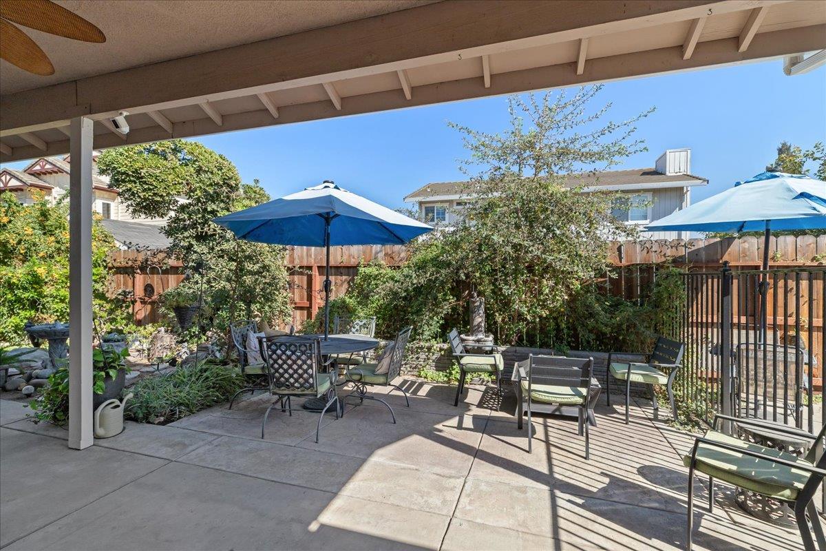1084 Eastburg Ct, Ripon, CA 95366