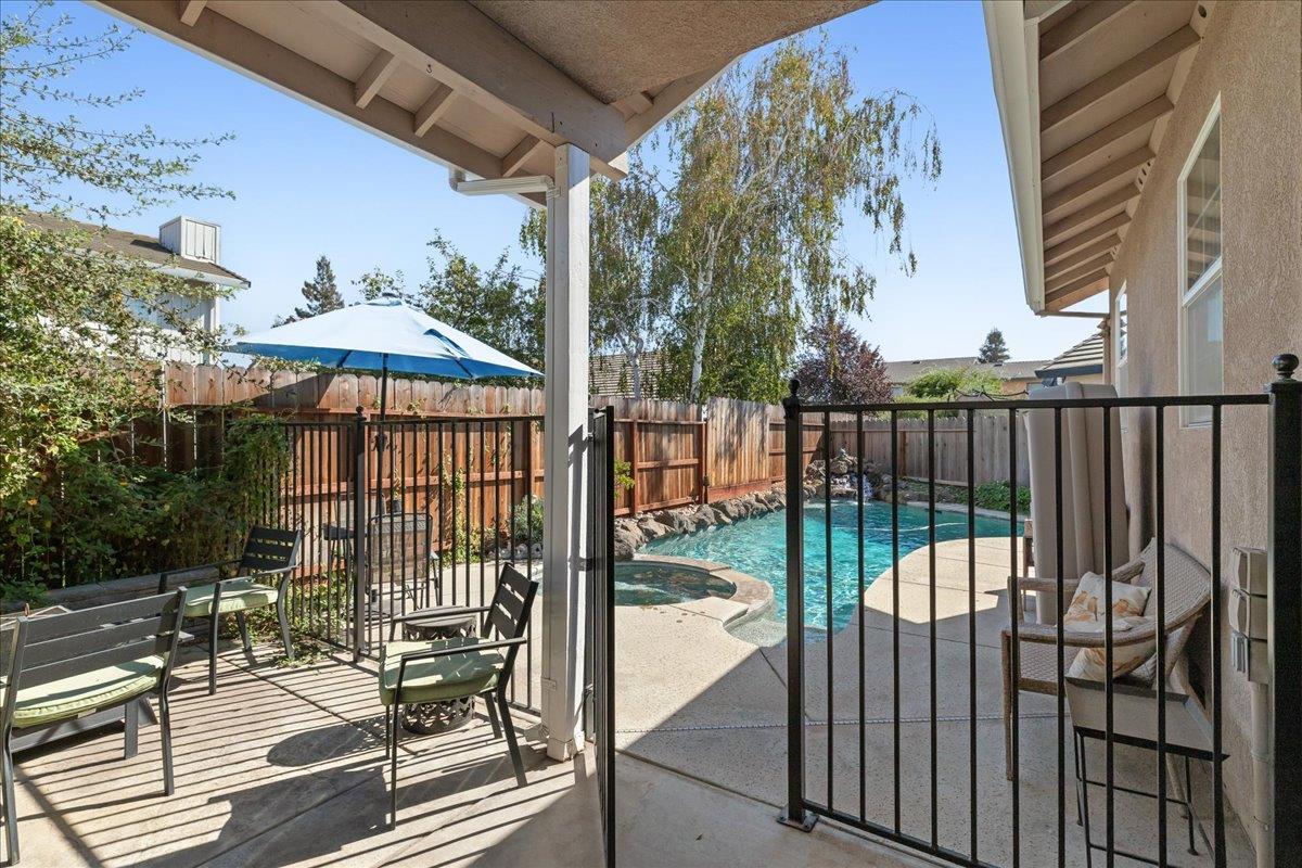 1084 Eastburg Ct, Ripon, CA 95366