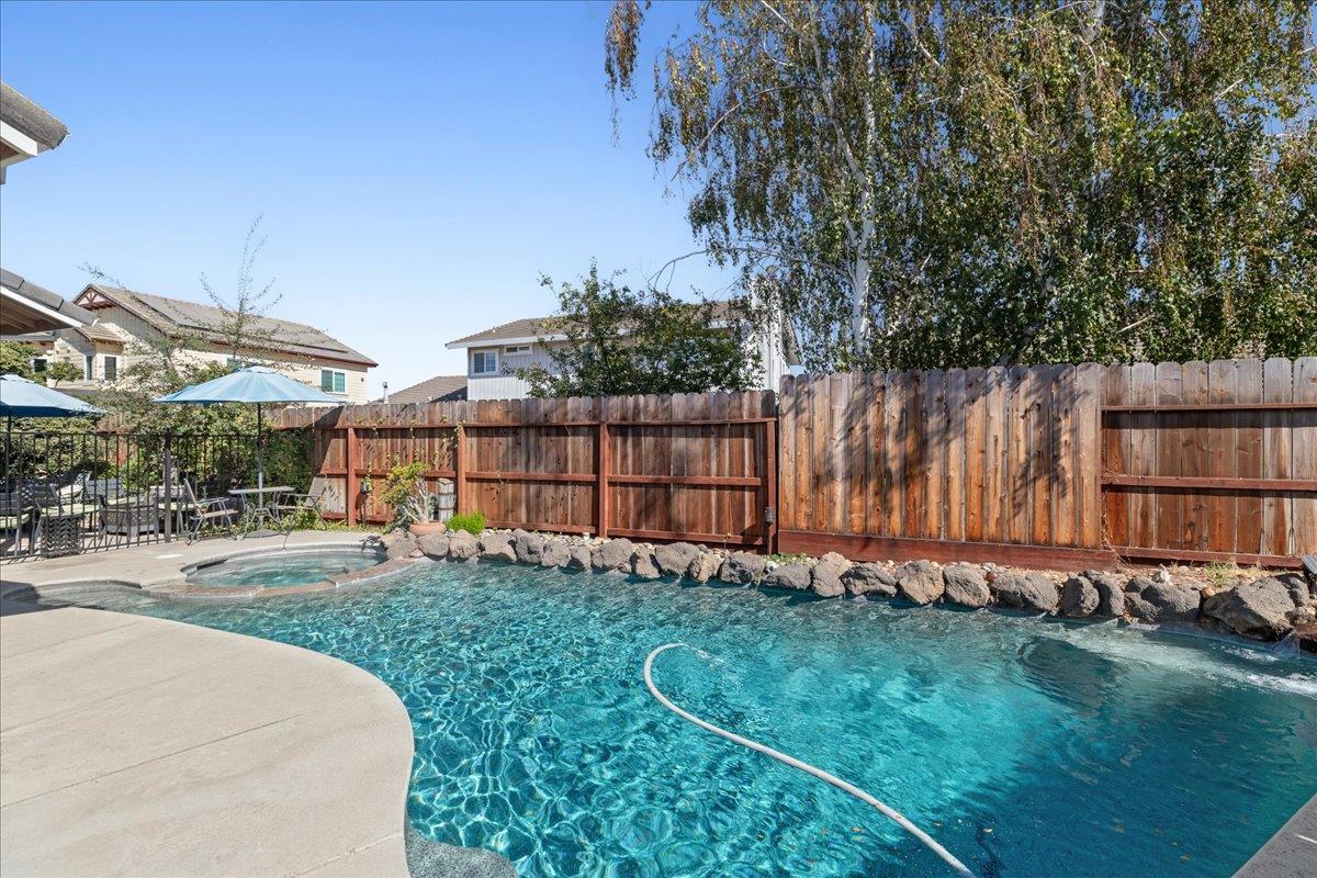 1084 Eastburg Ct, Ripon, CA 95366