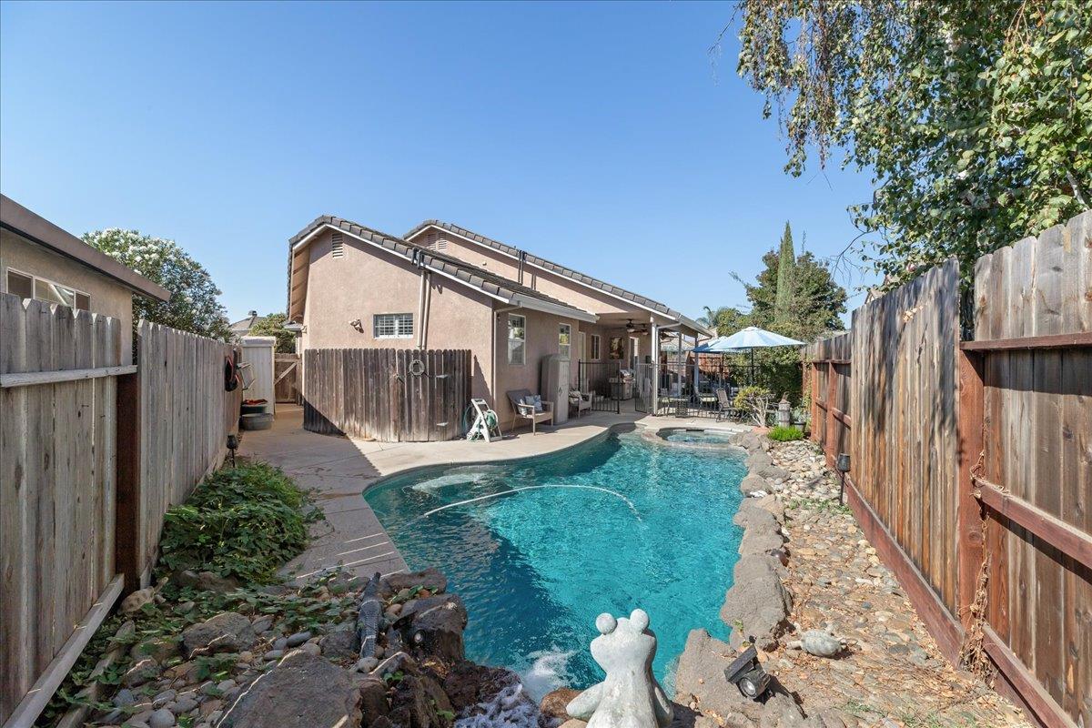 1084 Eastburg Ct, Ripon, CA 95366