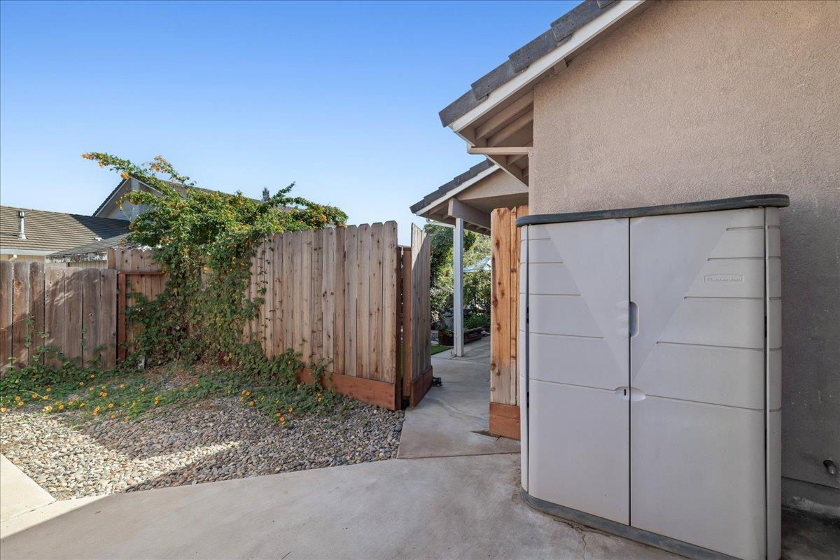 1084 Eastburg Ct, Ripon, CA 95366