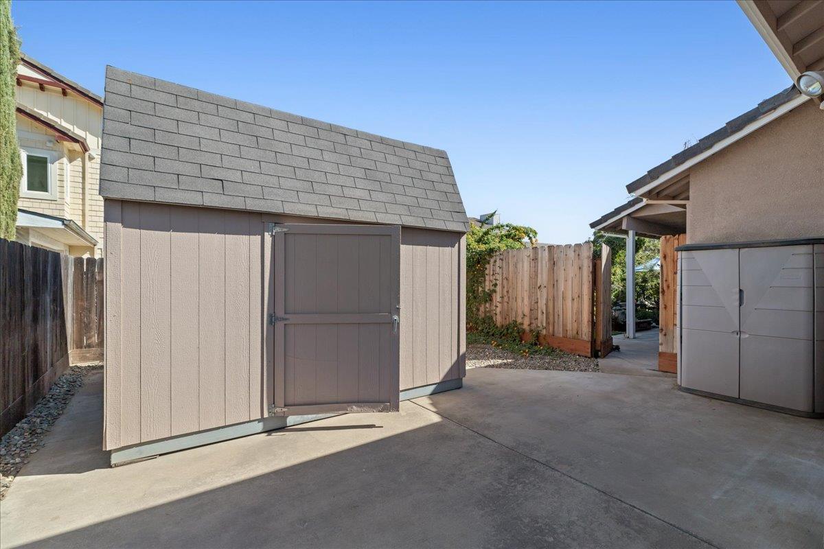 1084 Eastburg Ct, Ripon, CA 95366