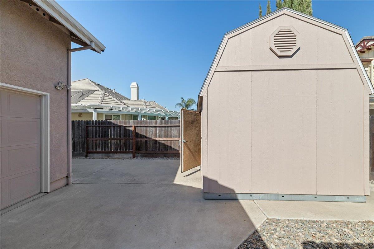 1084 Eastburg Ct, Ripon, CA 95366