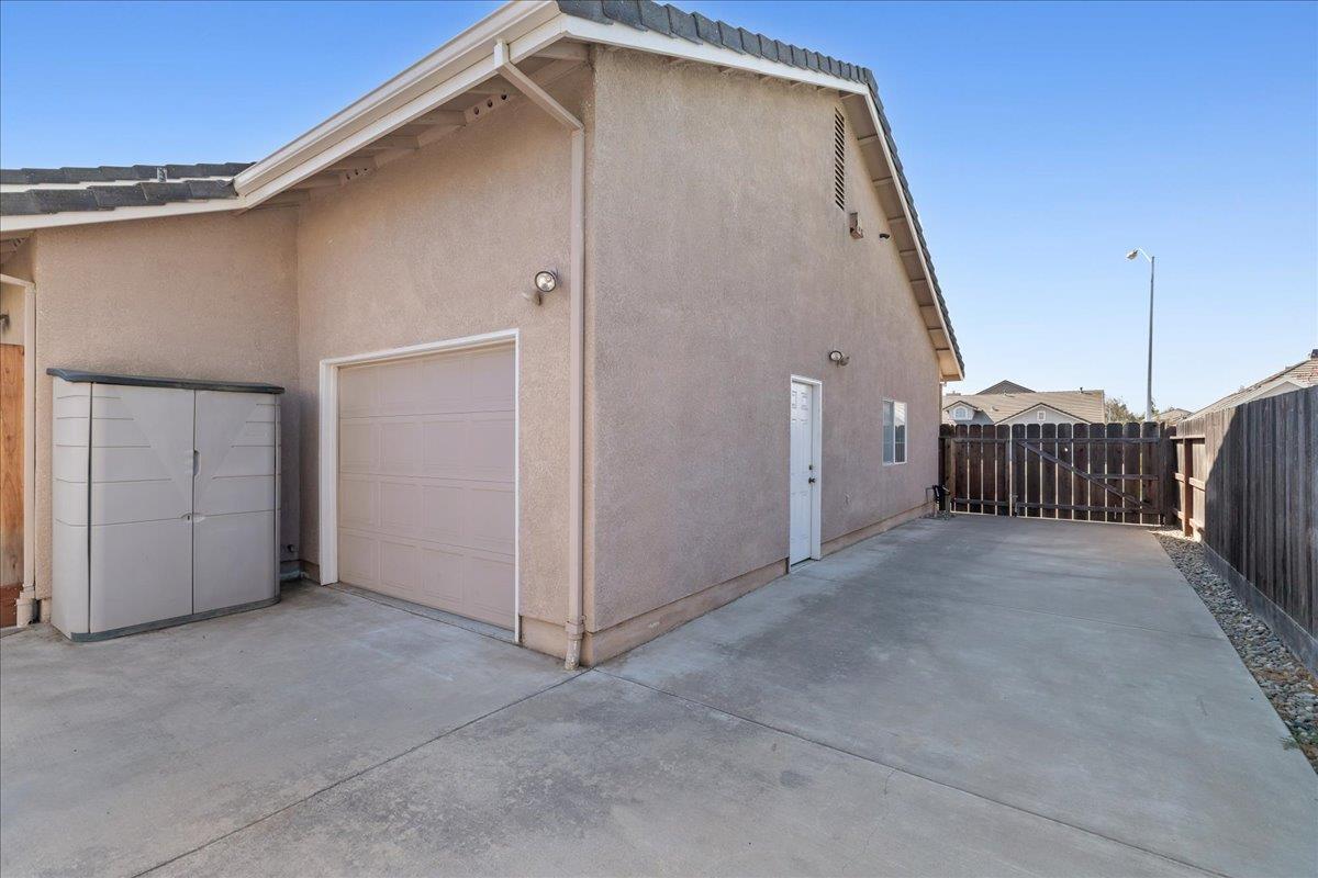 1084 Eastburg Ct, Ripon, CA 95366