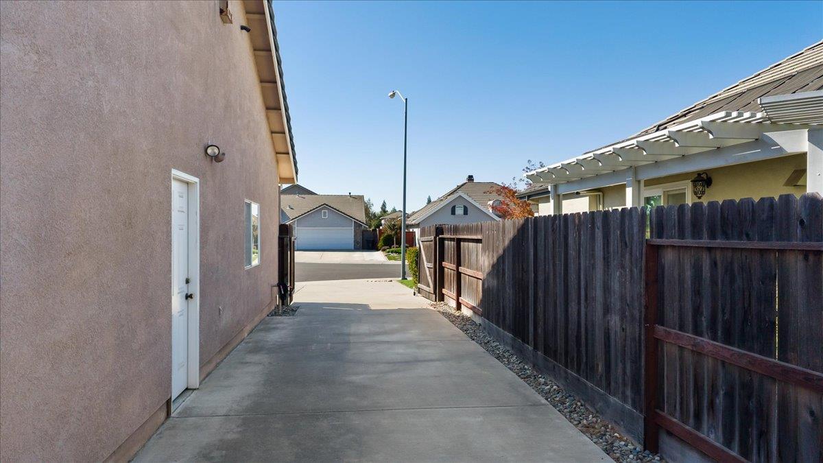 1084 Eastburg Ct, Ripon, CA 95366