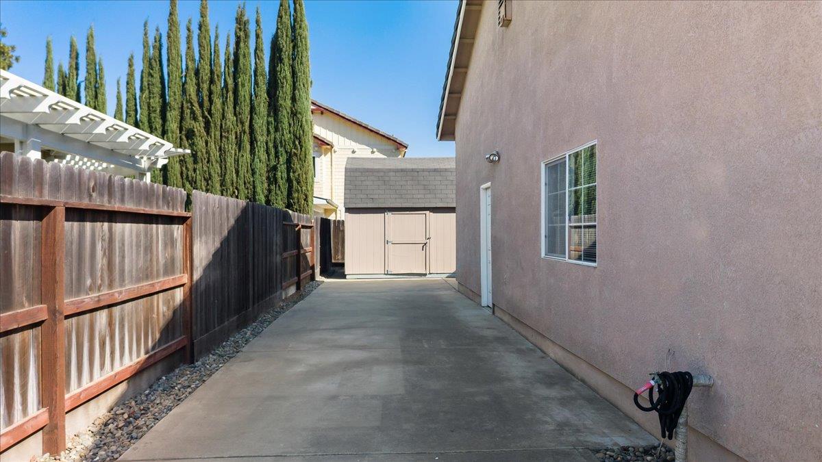 1084 Eastburg Ct, Ripon, CA 95366