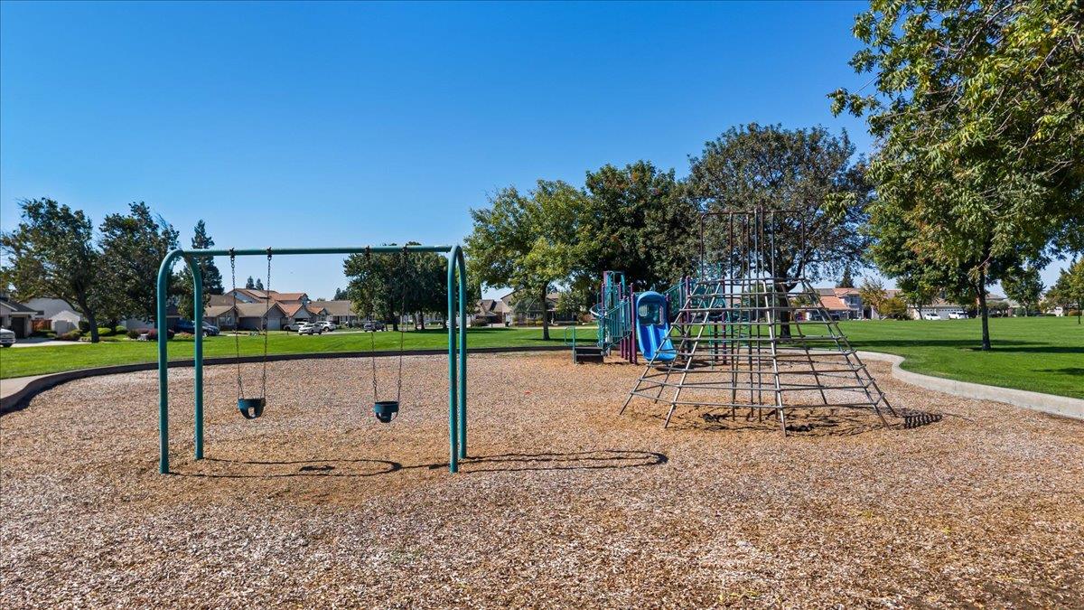 1084 Eastburg Ct, Ripon, CA 95366