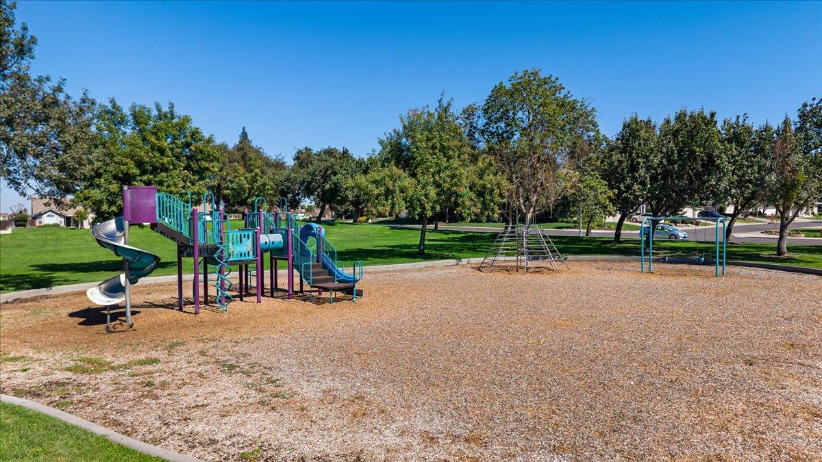 1084 Eastburg Ct, Ripon, CA 95366