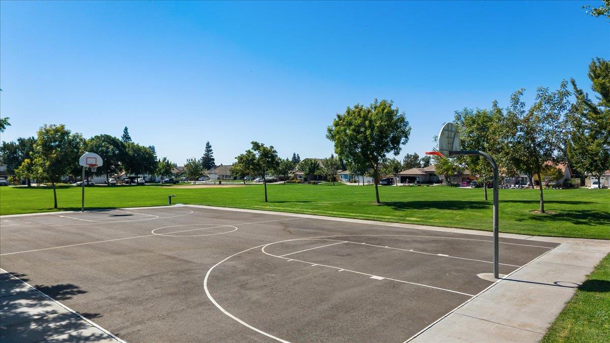 1084 Eastburg Ct, Ripon, CA 95366