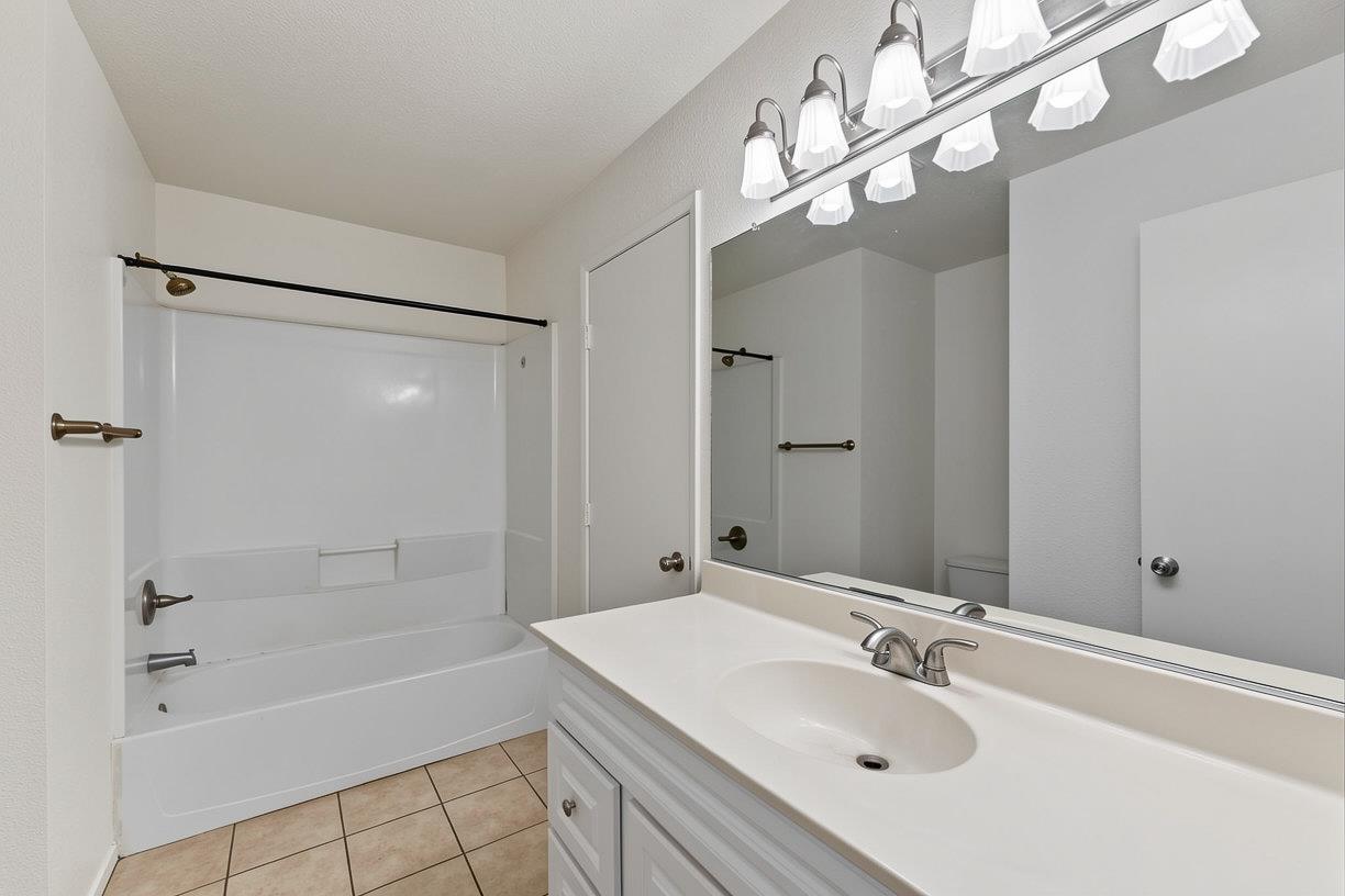 537 Lincoln Ave #B, Modesto, CA 95354