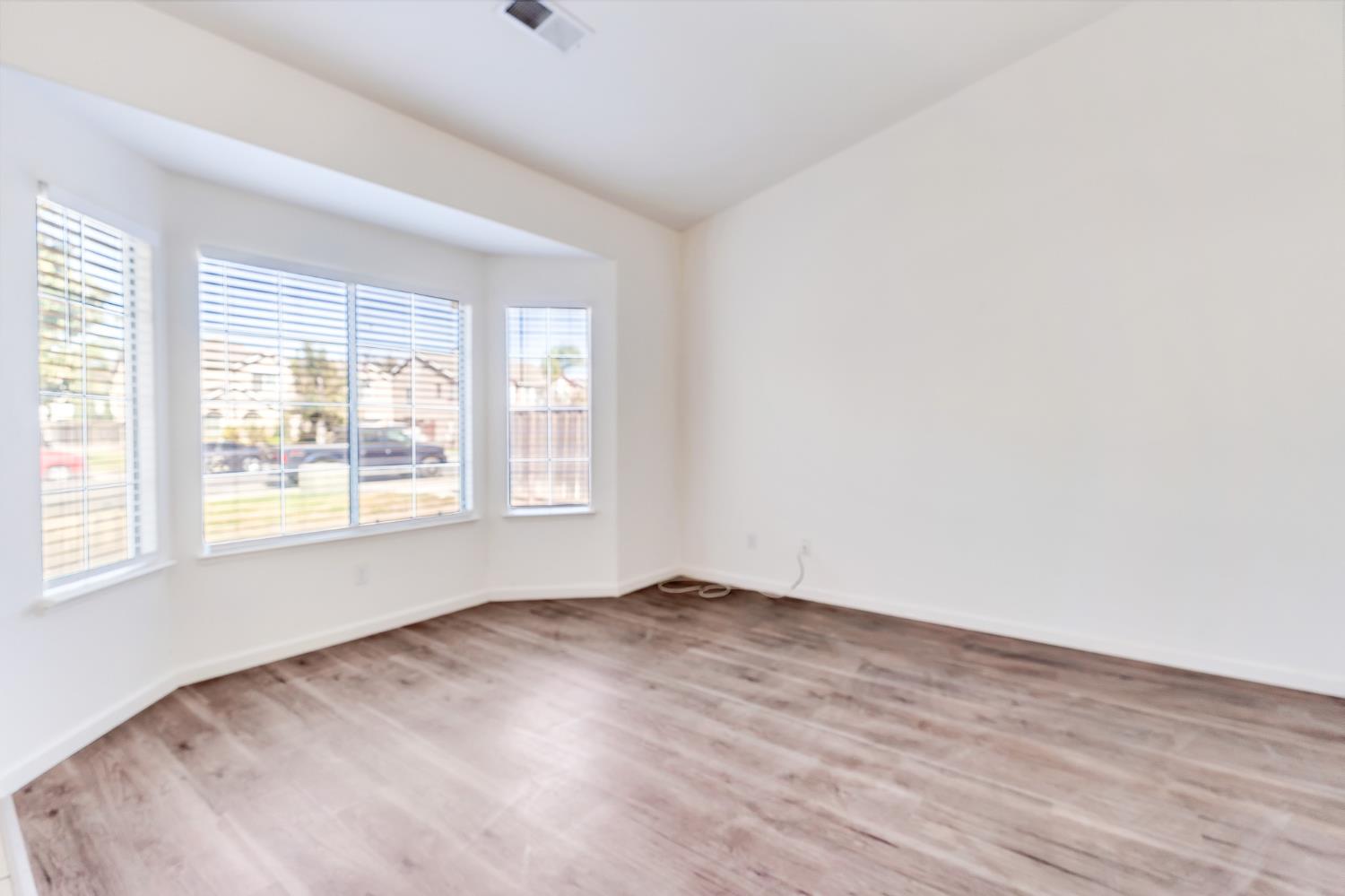 2545 Goldeneye Dr, Los Banos, CA 93635