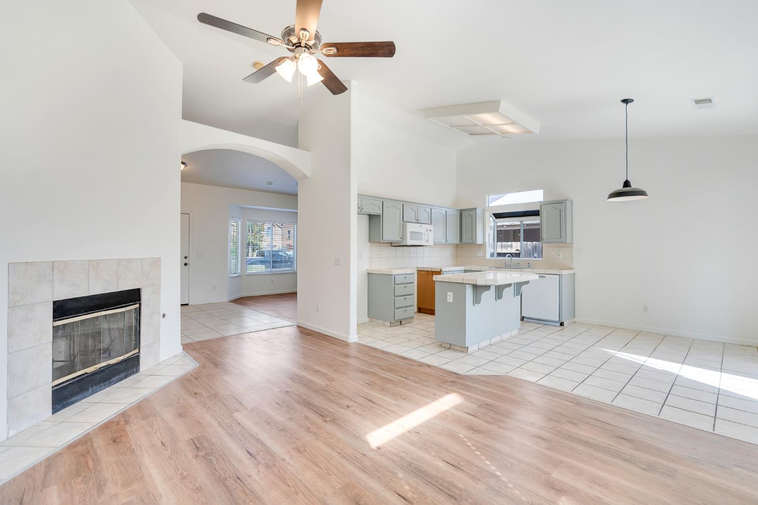 2545 Goldeneye Dr, Los Banos, CA 93635