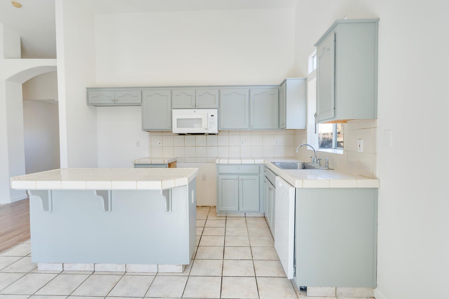 2545 Goldeneye Dr, Los Banos, CA 93635