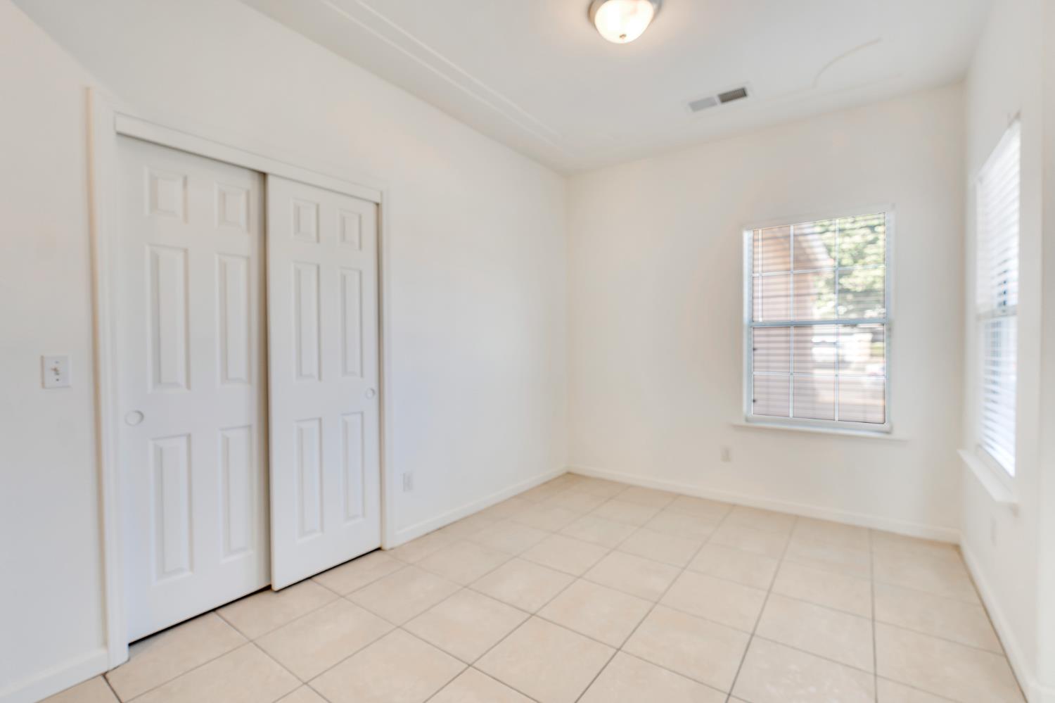 2545 Goldeneye Dr, Los Banos, CA 93635