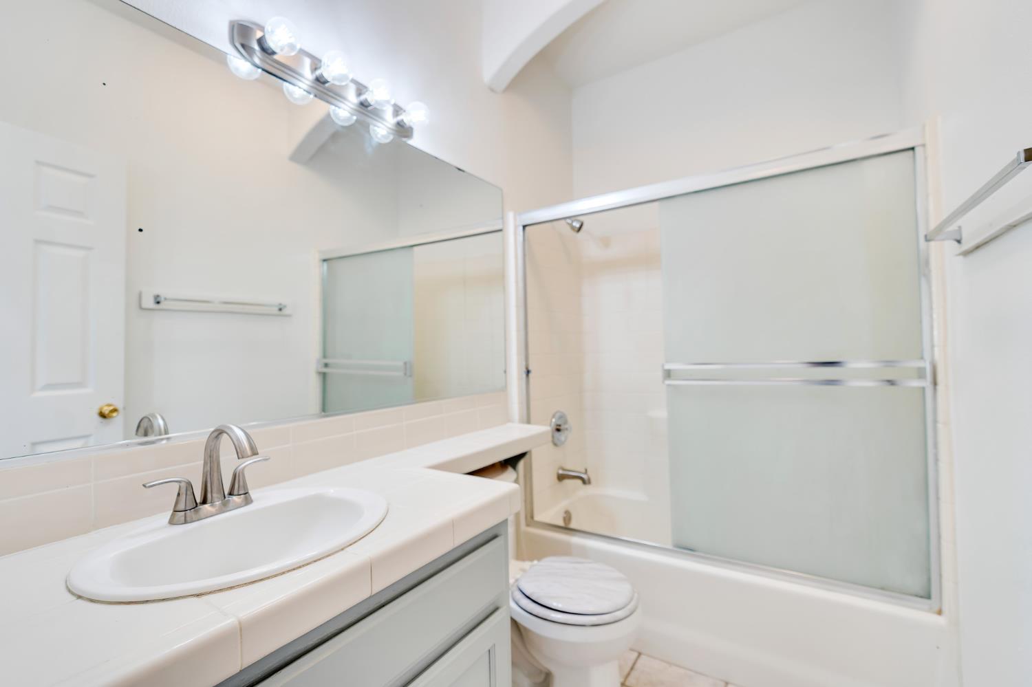 2545 Goldeneye Dr, Los Banos, CA 93635