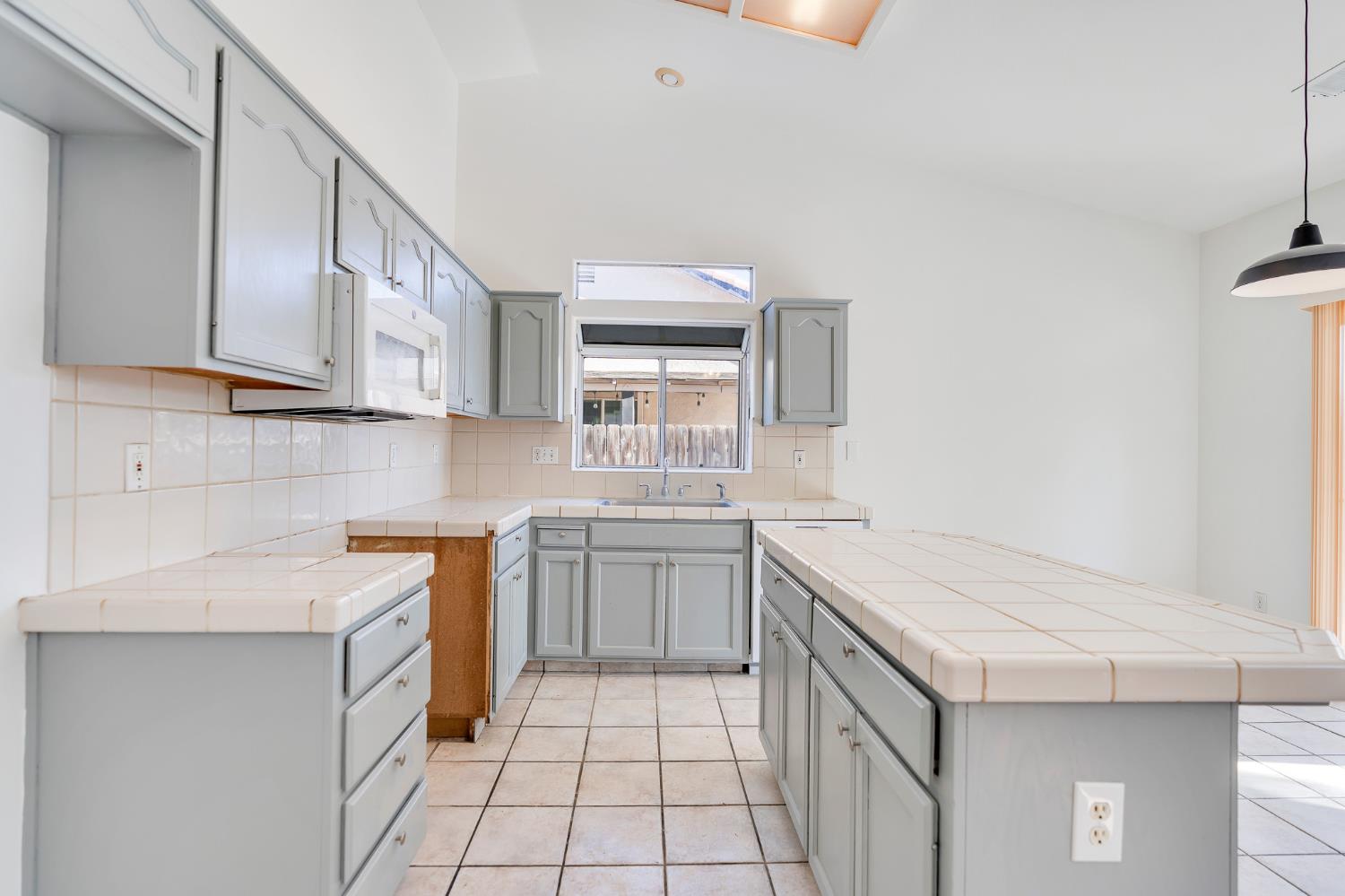2545 Goldeneye Dr, Los Banos, CA 93635
