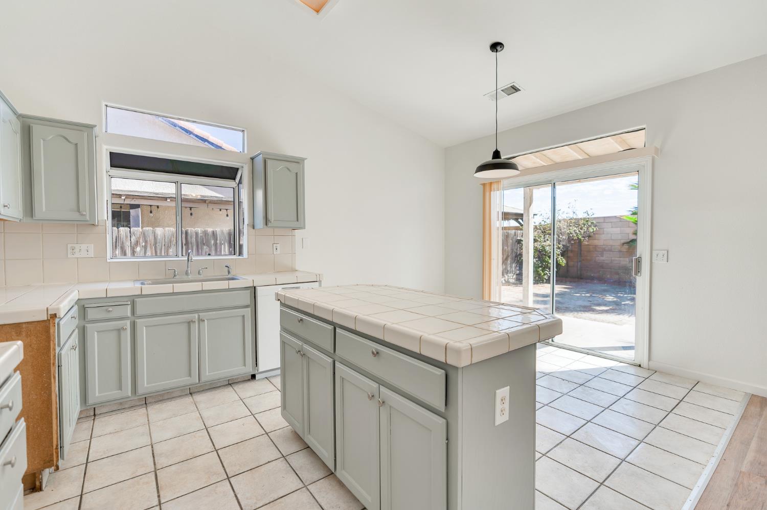 2545 Goldeneye Dr, Los Banos, CA 93635