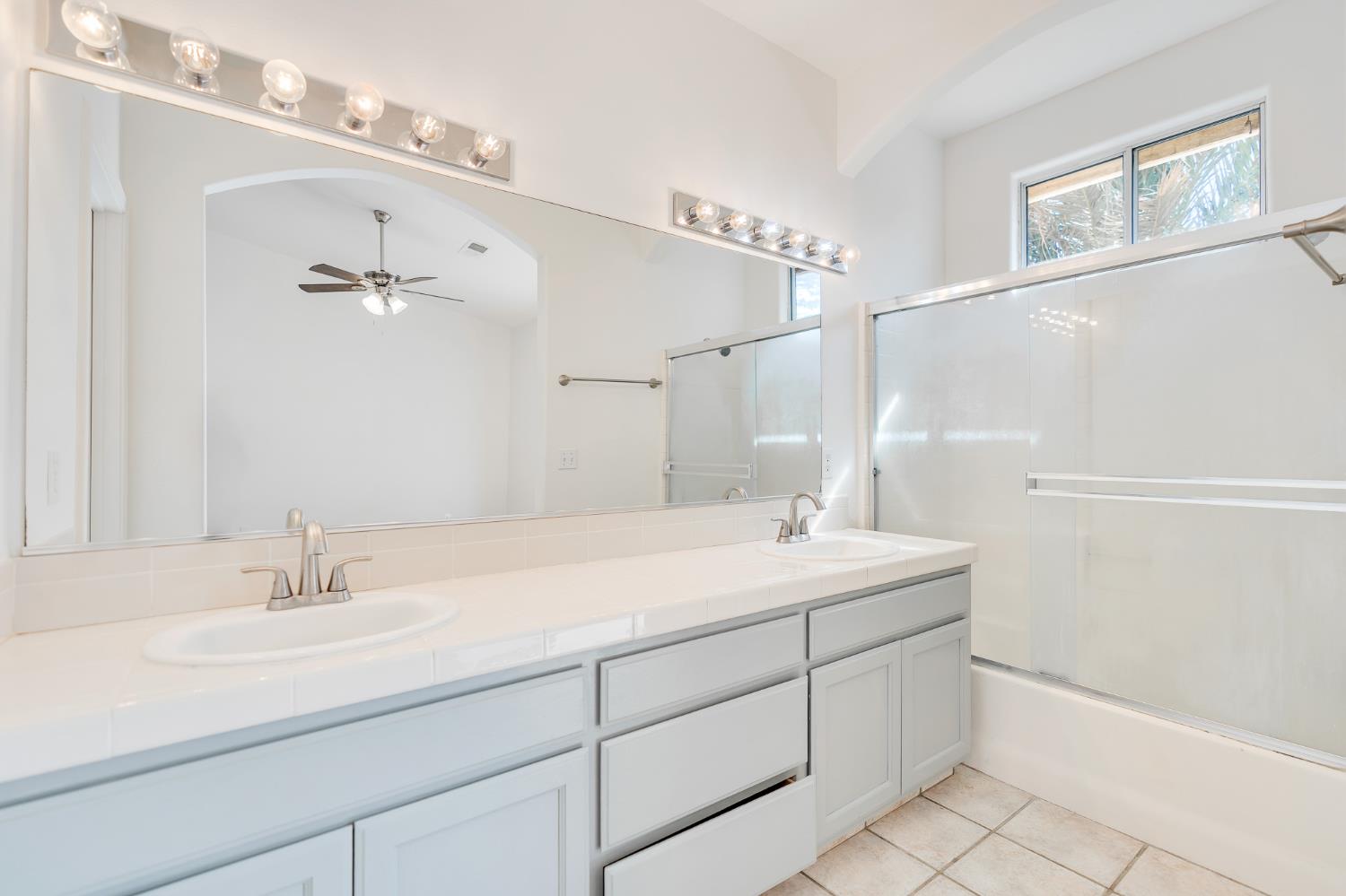 2545 Goldeneye Dr, Los Banos, CA 93635