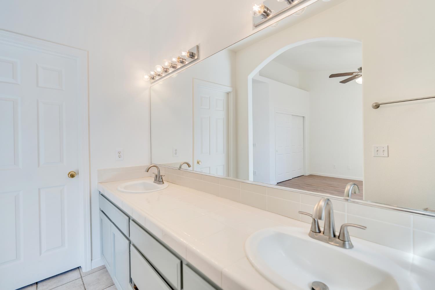 2545 Goldeneye Dr, Los Banos, CA 93635