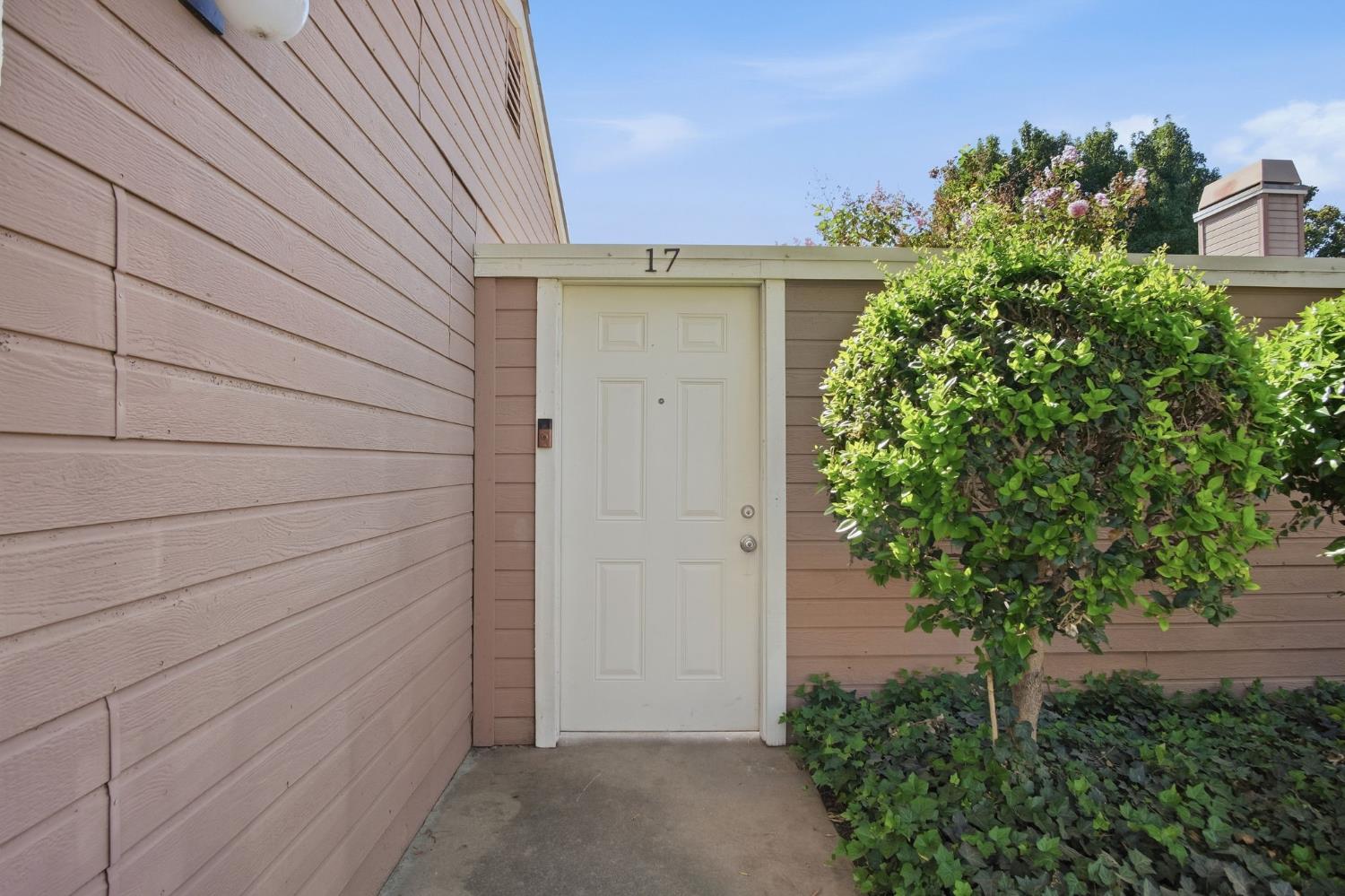 1200 Lakewood Ave #17, Modesto, CA 95355