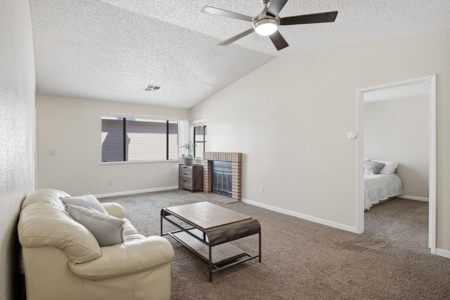1200 Lakewood Ave #17, Modesto, CA 95355