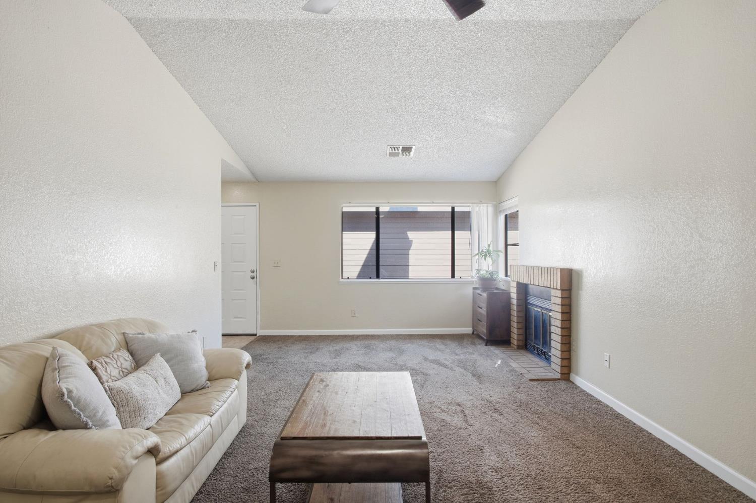 1200 Lakewood Ave #17, Modesto, CA 95355
