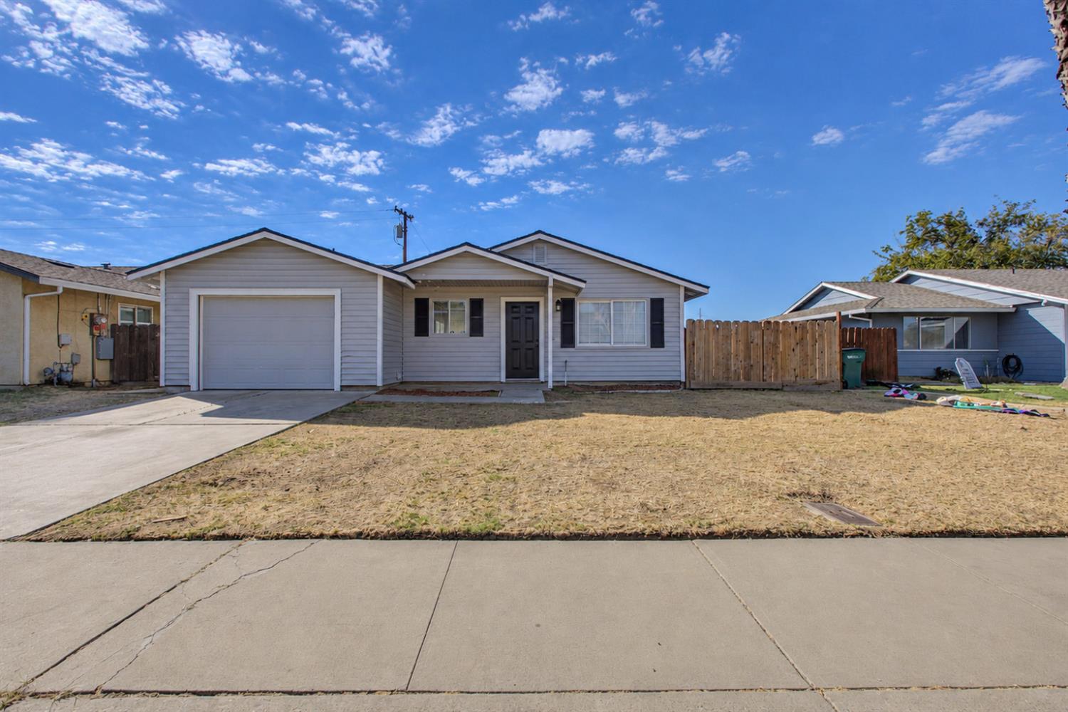 2425 Apache St, Merced, CA 95348
