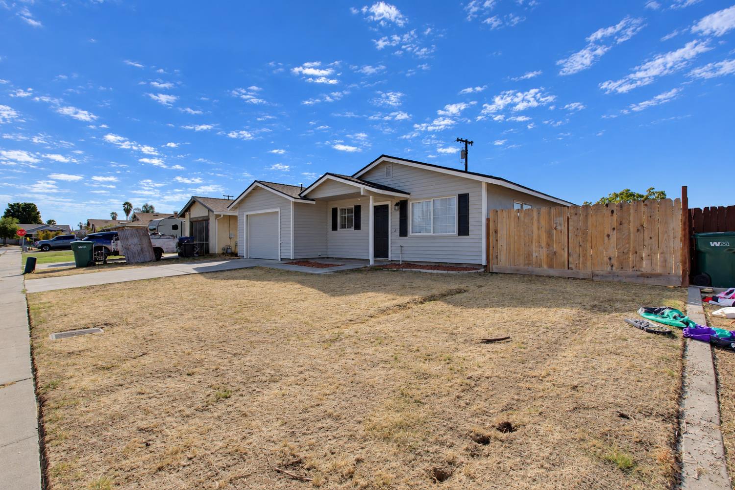 2425 Apache St, Merced, CA 95348