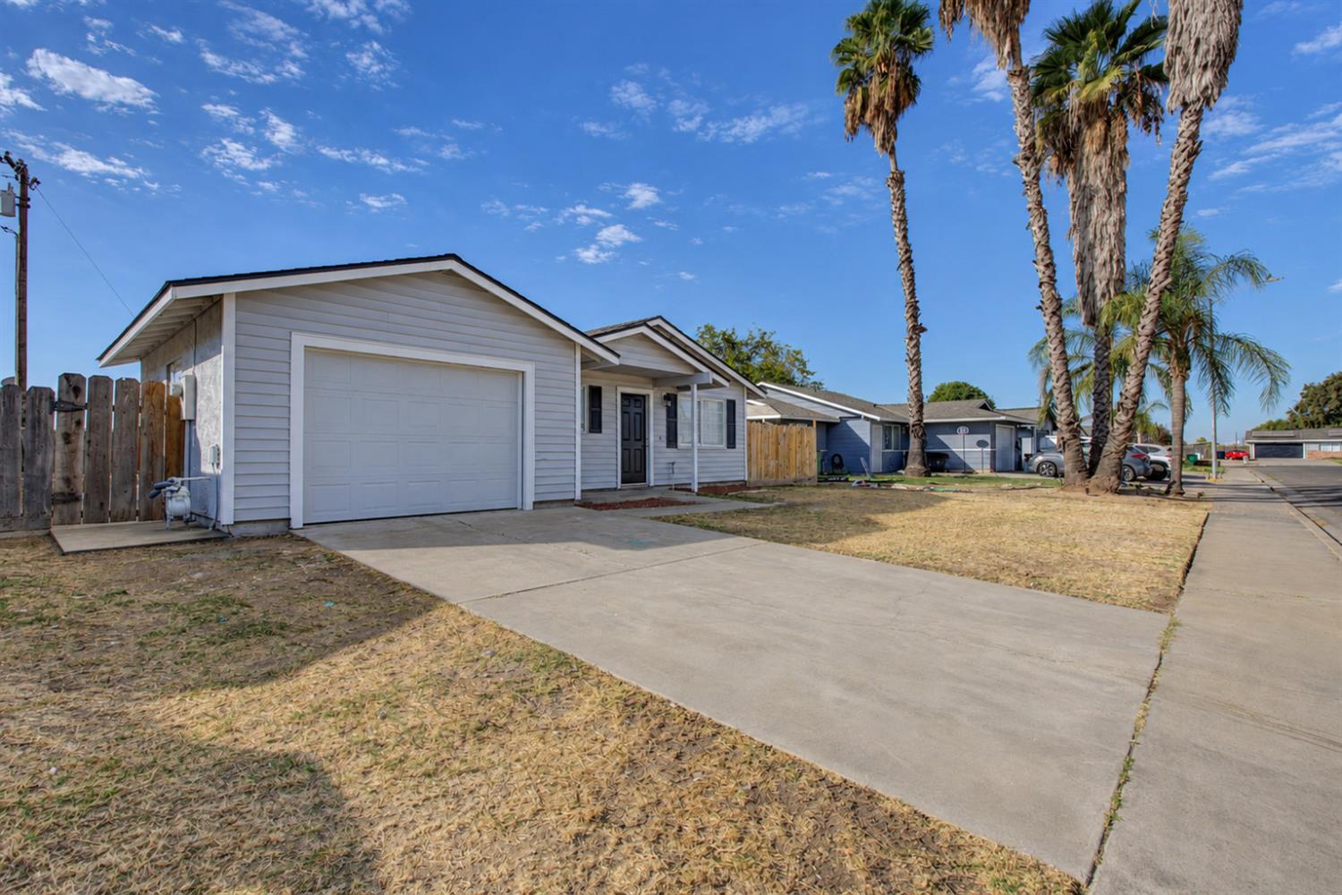2425 Apache St, Merced, CA 95348