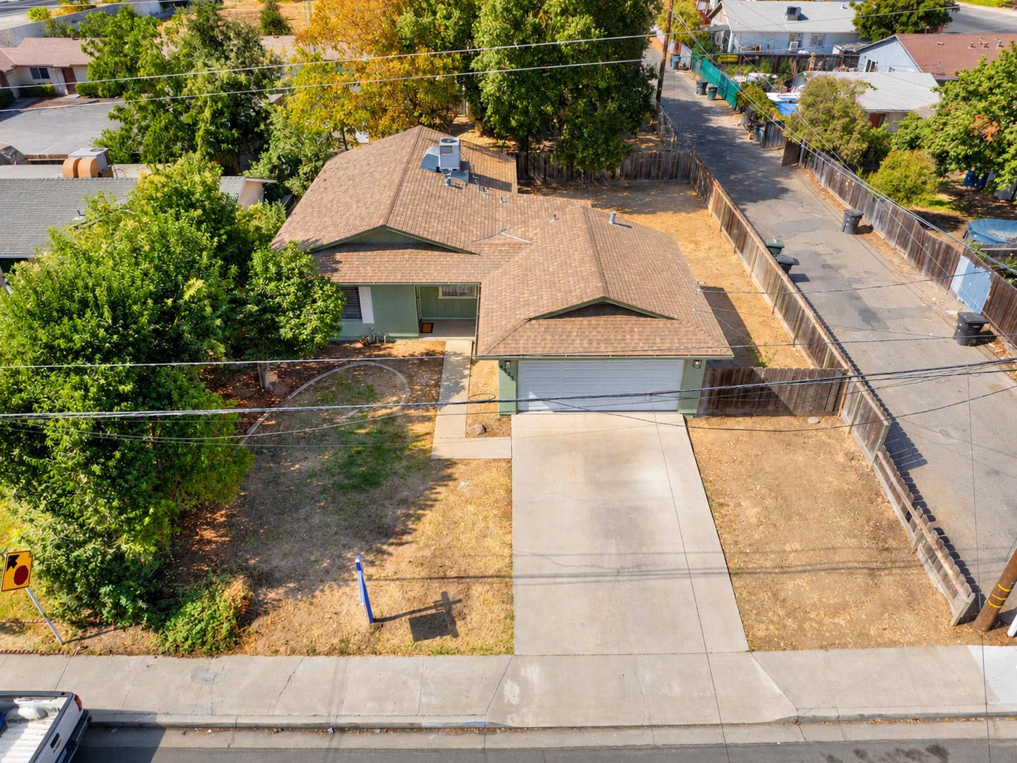 6425 8th St, Riverbank, CA 95367